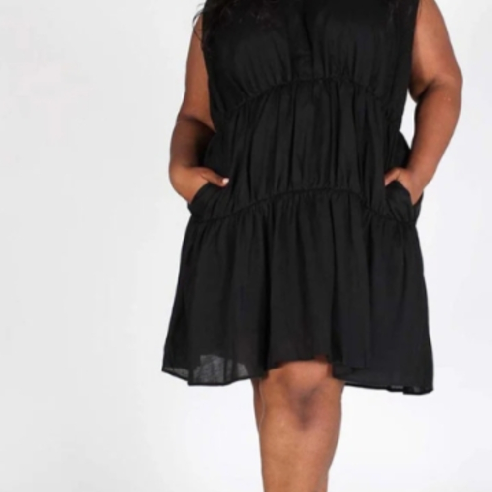 NWT Plus Size Black Tiered V-Neck Plus Size Dress